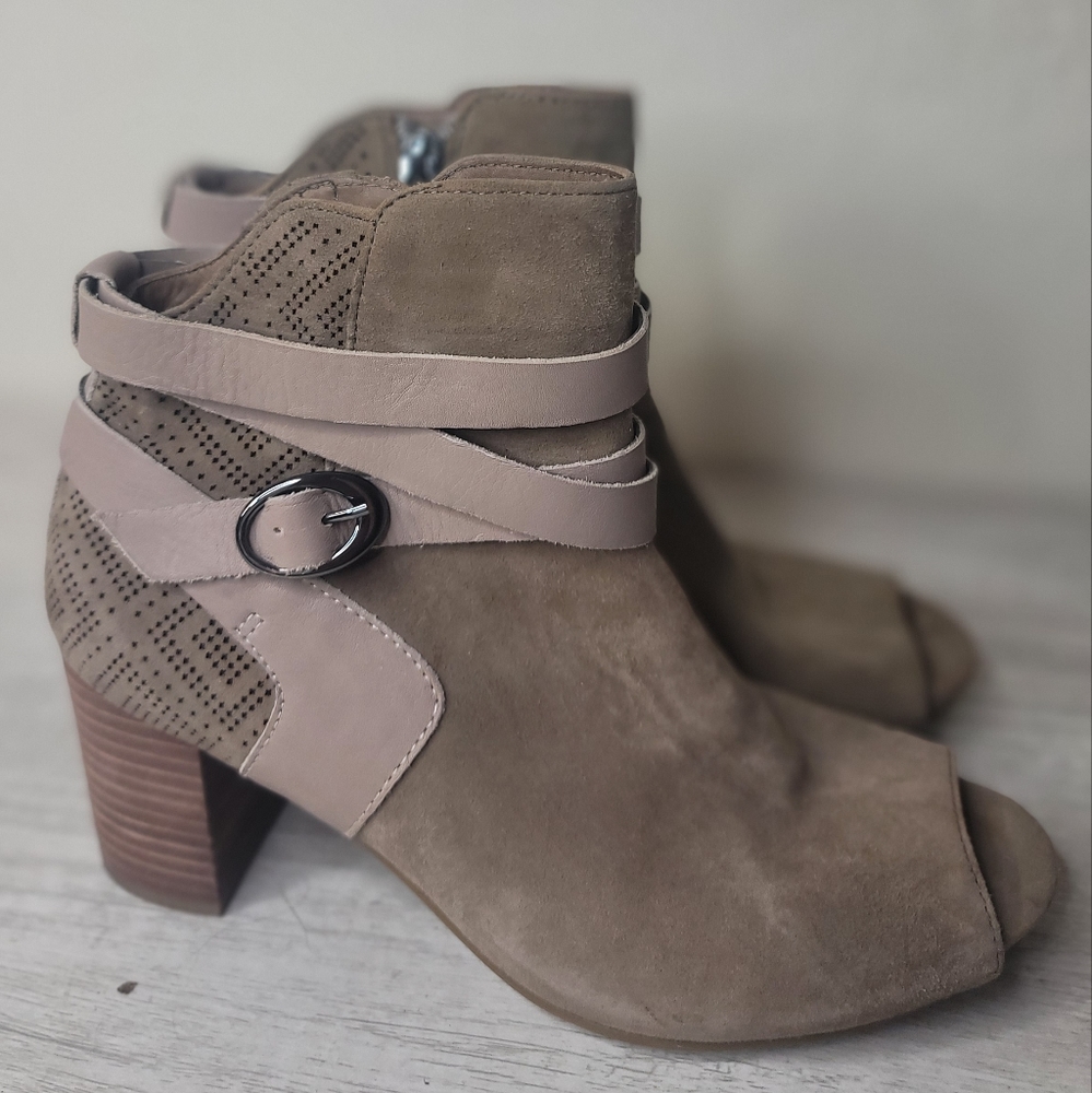Earthies santo peep toe booties